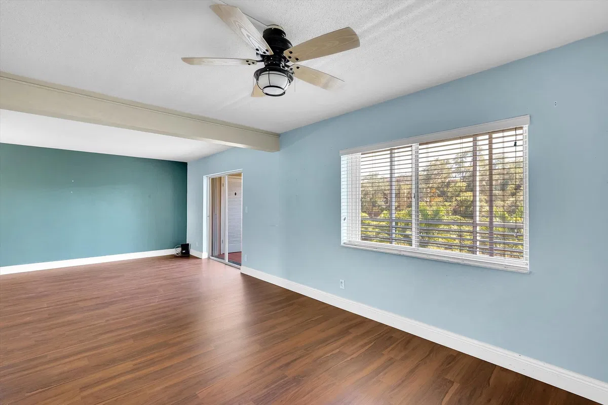 Unit 212 photo 25