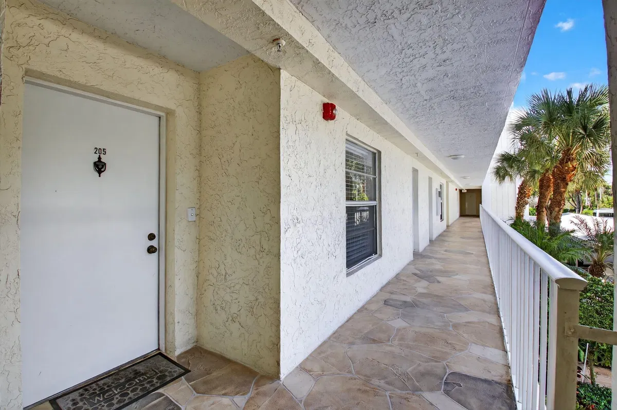 Unit 4205 photo 7