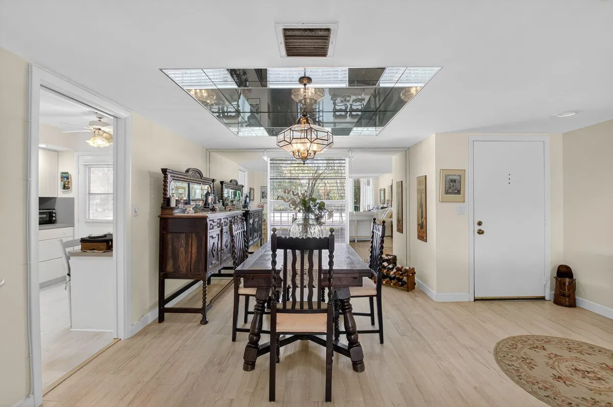 Unit 4205 photo 10
