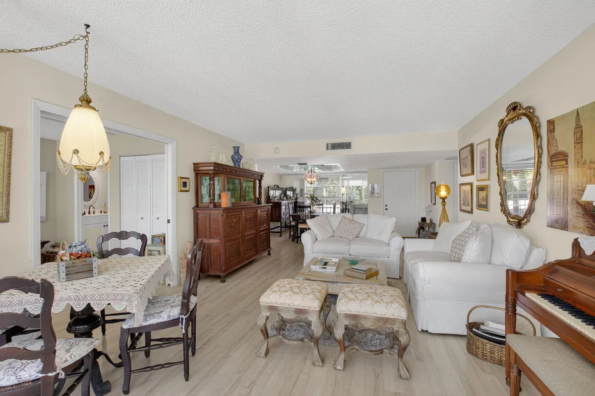 Unit 4205 photo 16