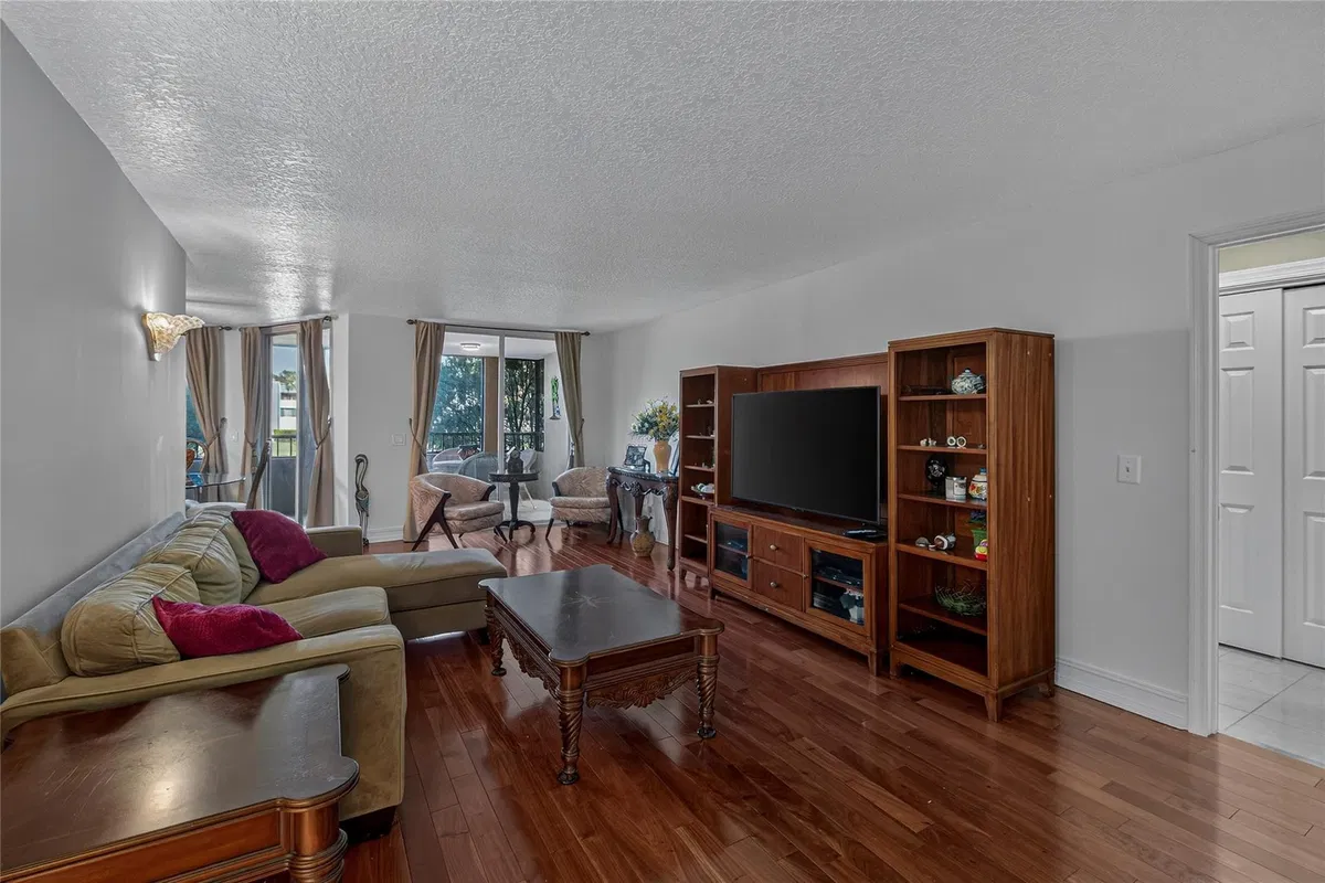 Unit 205 photo 7