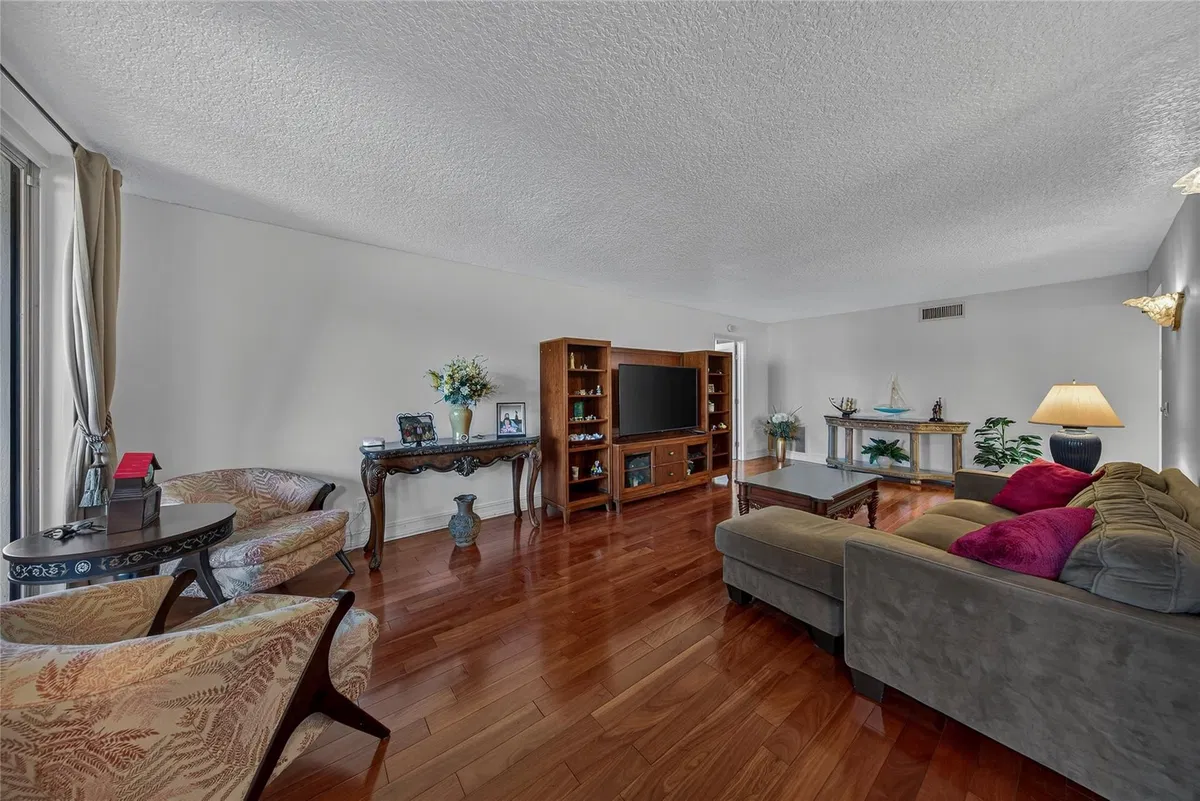Unit 205 photo 10