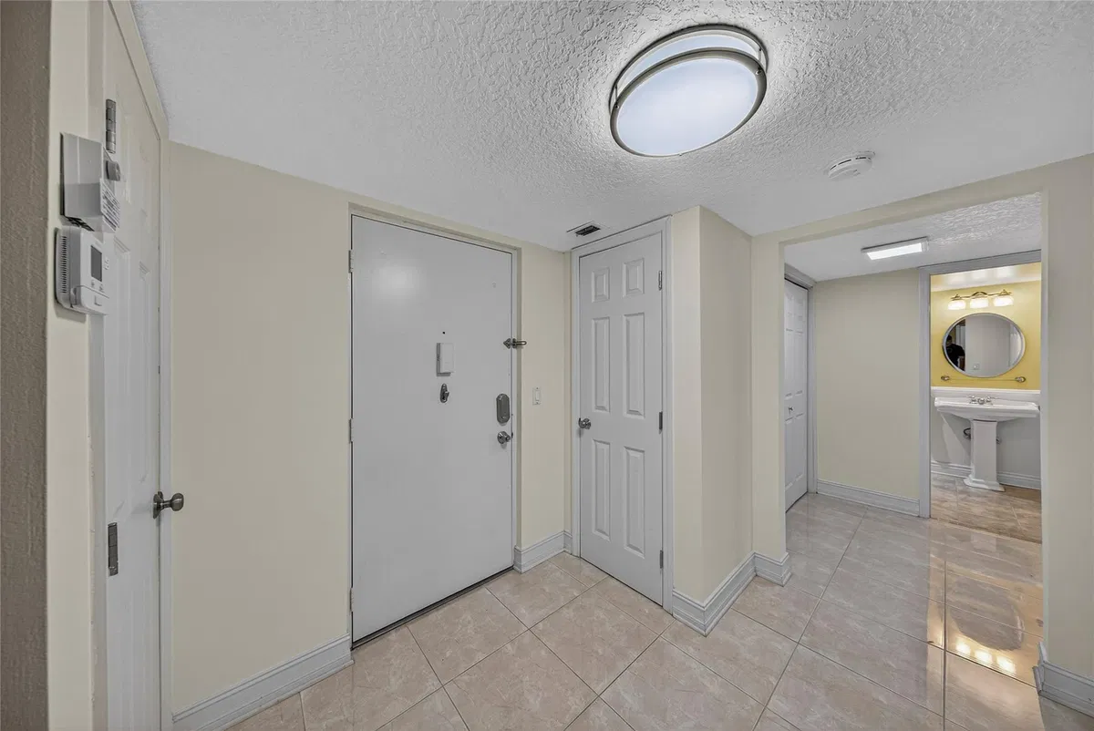Unit 205 photo 16