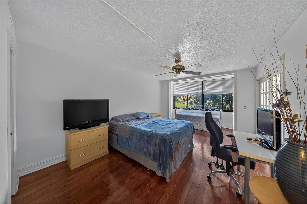 Unit 205 photo 22