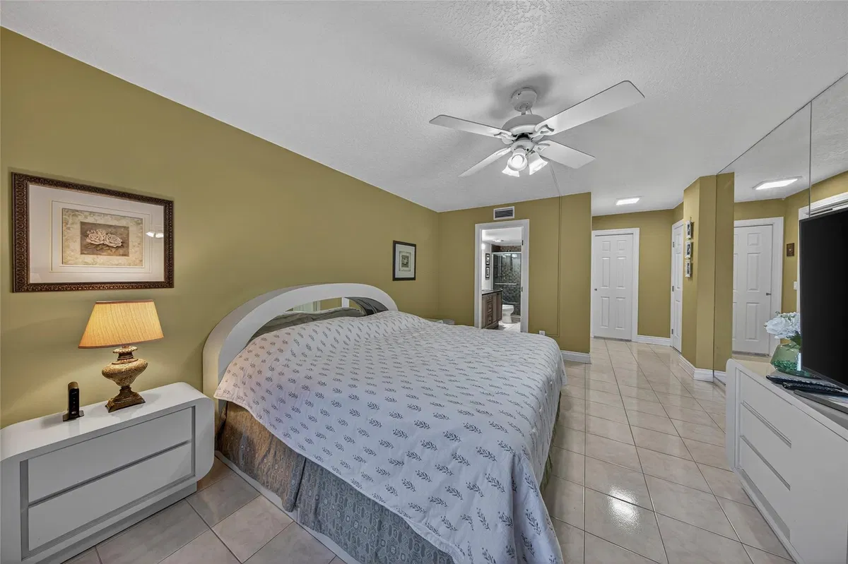 Unit 205 photo 31
