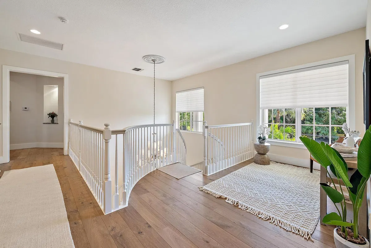 Residence photo 52