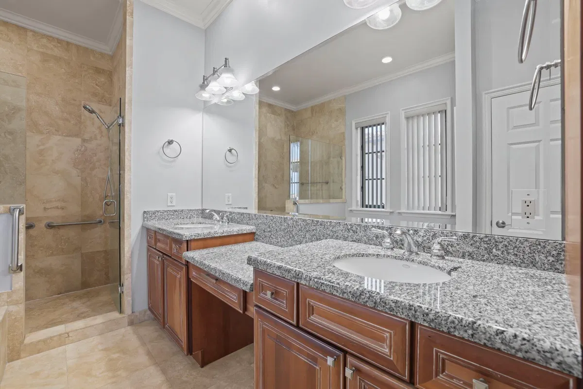 Residence photo 49