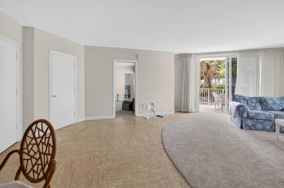 Unit 105 photo 16
