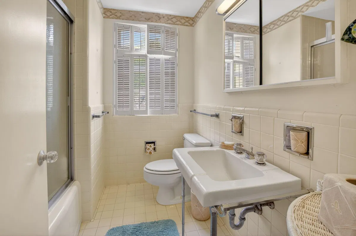 Unit 105 photo 25