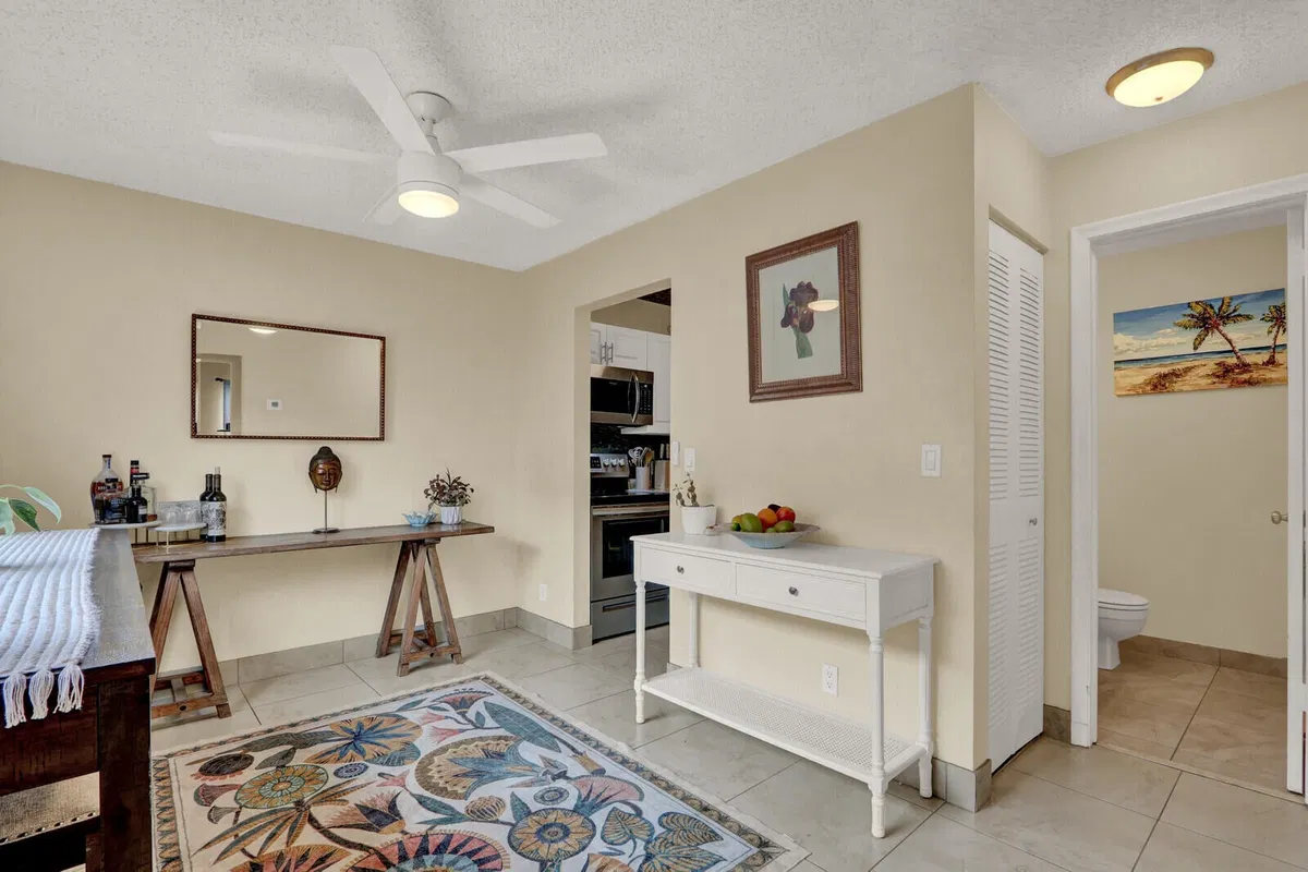 Unit 28 photo 13