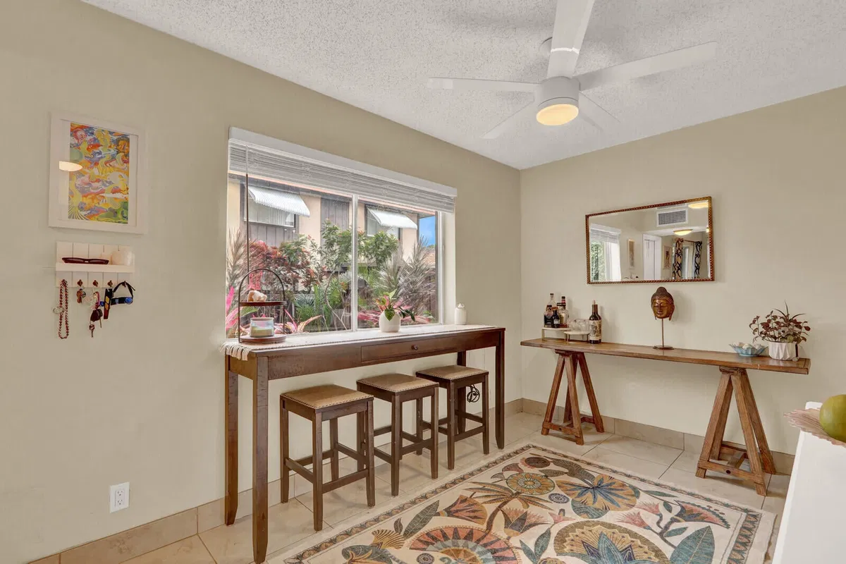 Unit 28 photo 16
