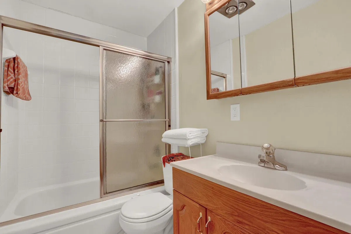 Unit 28 photo 28