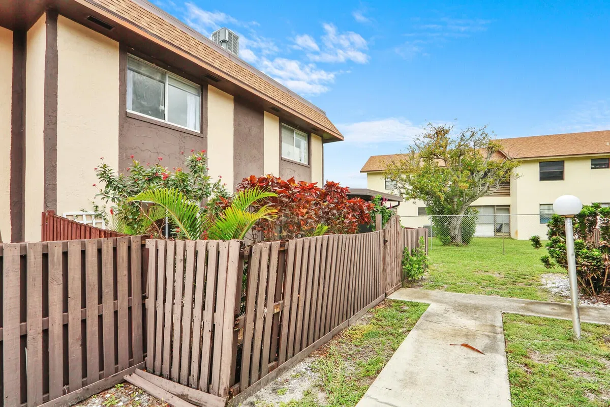 Unit 28 photo 31