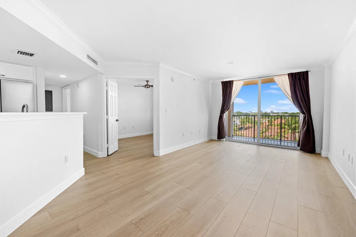 Flagler Pointe Unit 824 photo 4