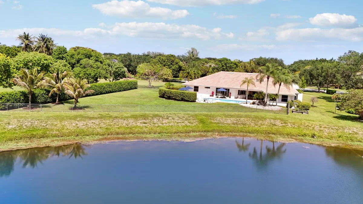Steeplechase Residence photo 94