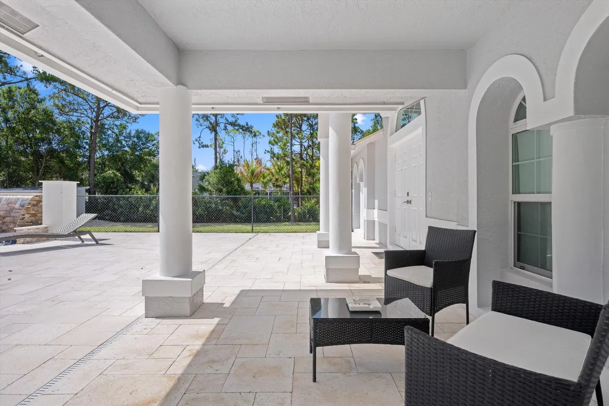 Residence photo 76