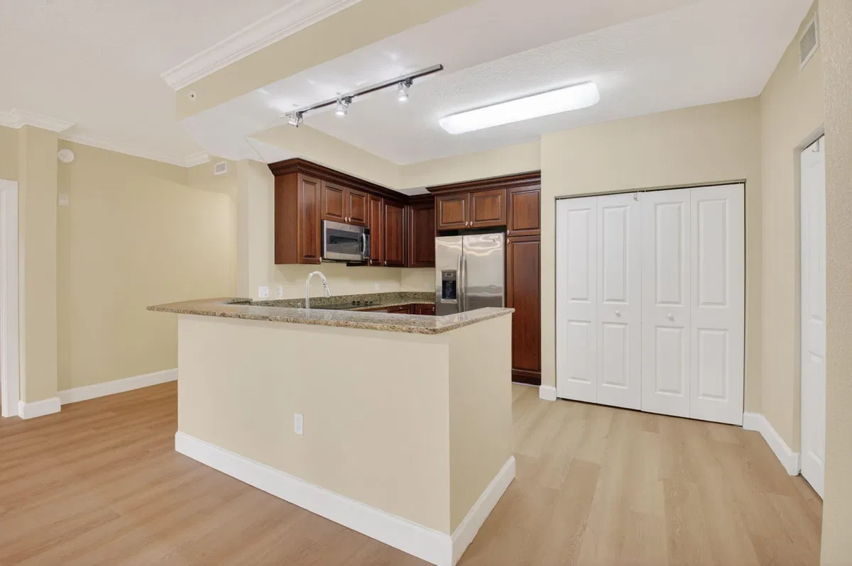 Renaissance Commons II Unit 1219 photo 10