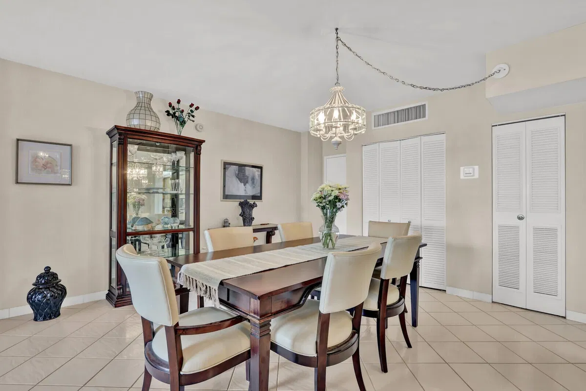 The Patrician of Palm Beach Unit 327 photo 4