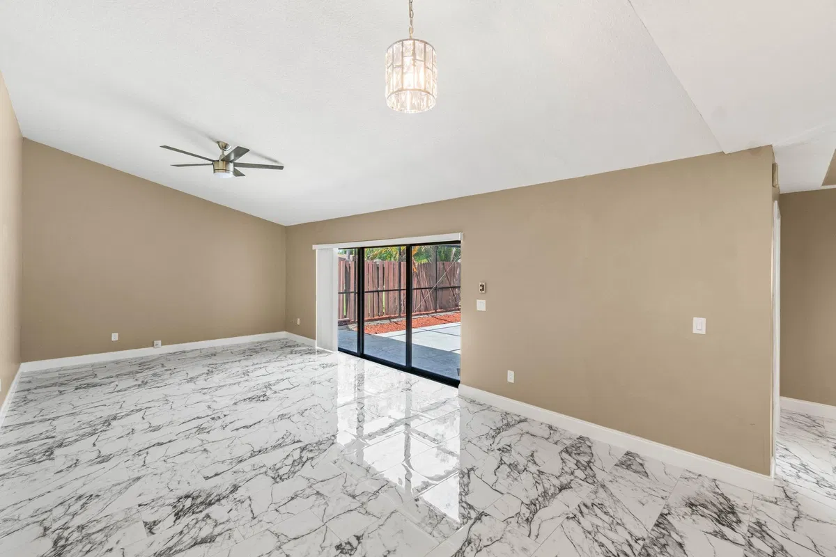 Residence photo 10