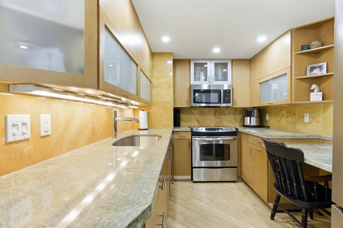 Palm Beach House Unit Unit 910 photo 4