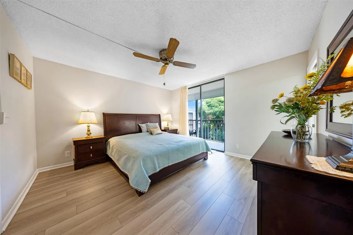 Unit 317 photo 13