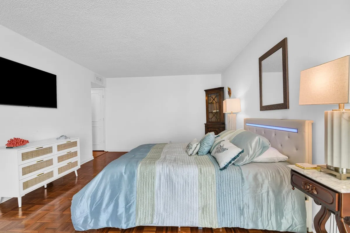 500 S Ocean Boca Unit 1006 photo 19