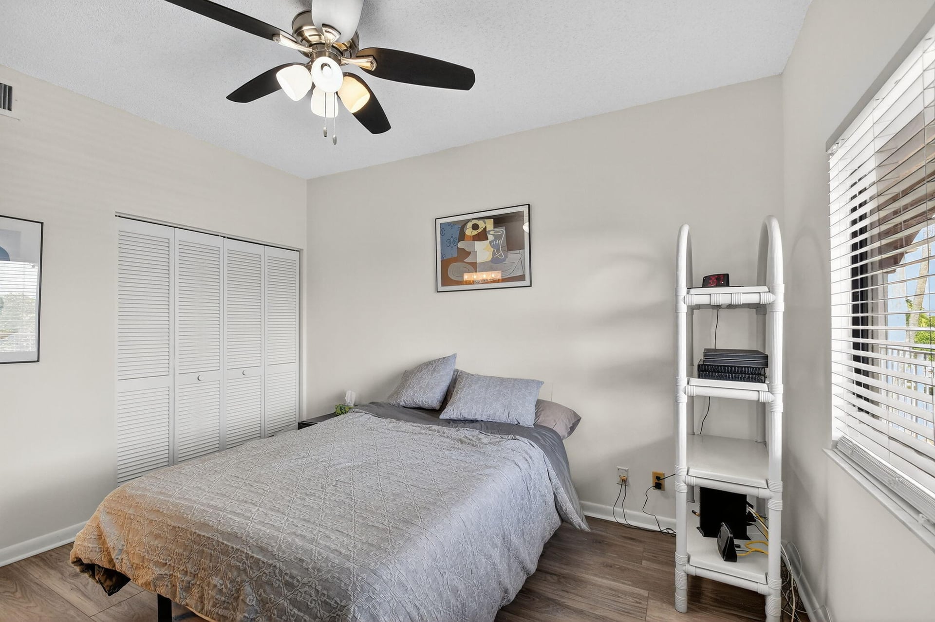 Unit 402 photo 28
