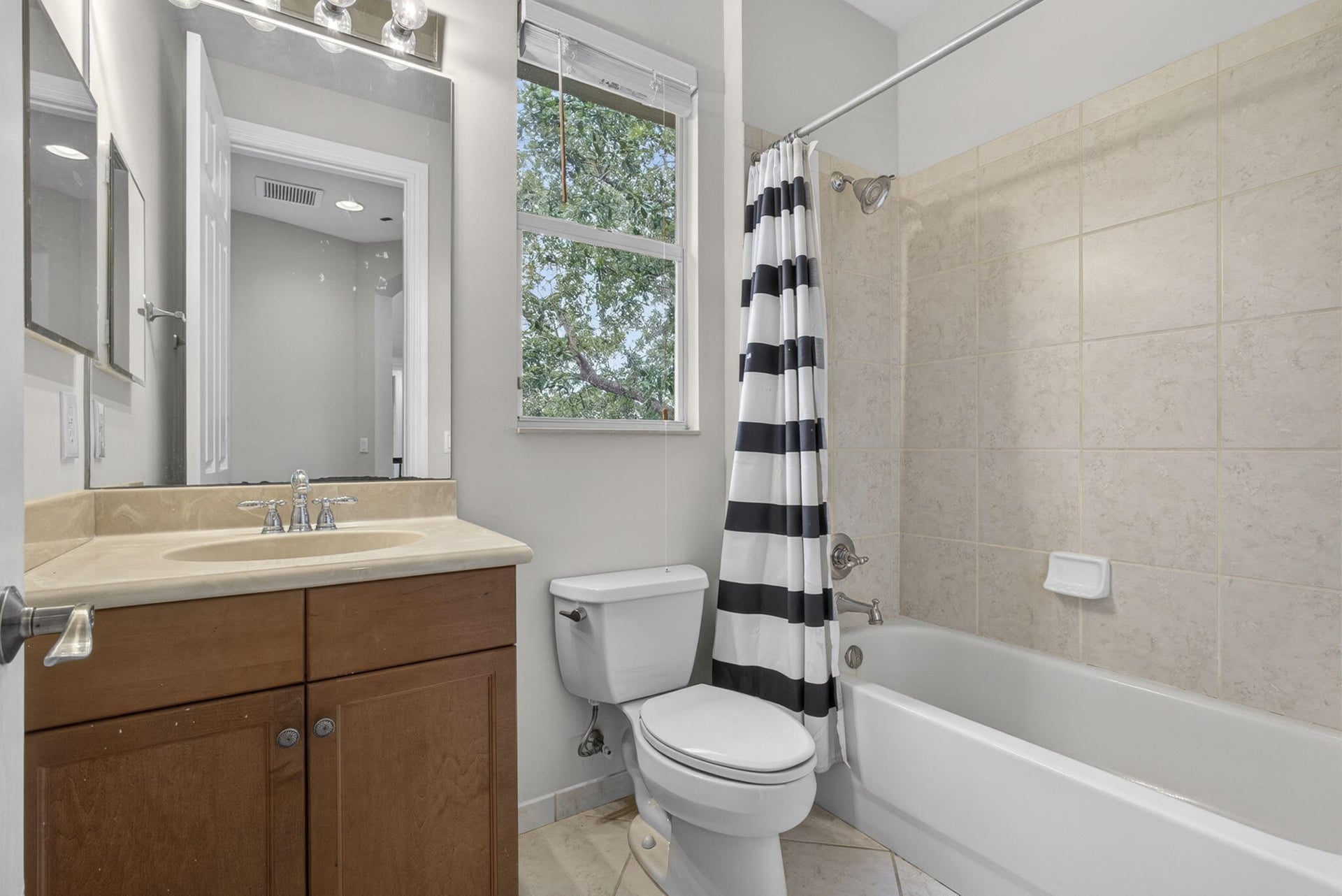 Residence photo 34