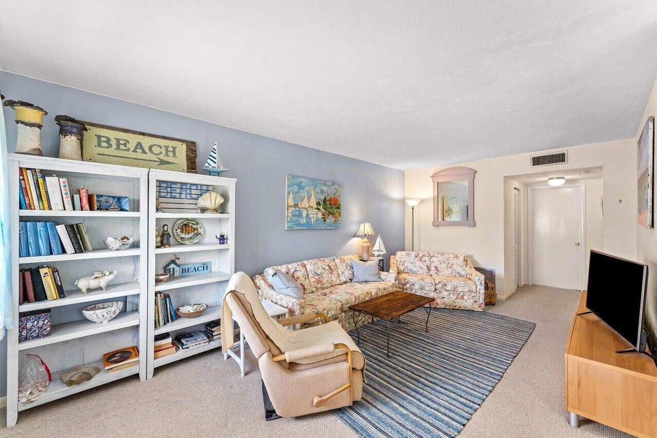 Unit 214 photo 7