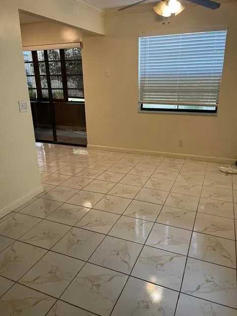 Unit 207 photo 4