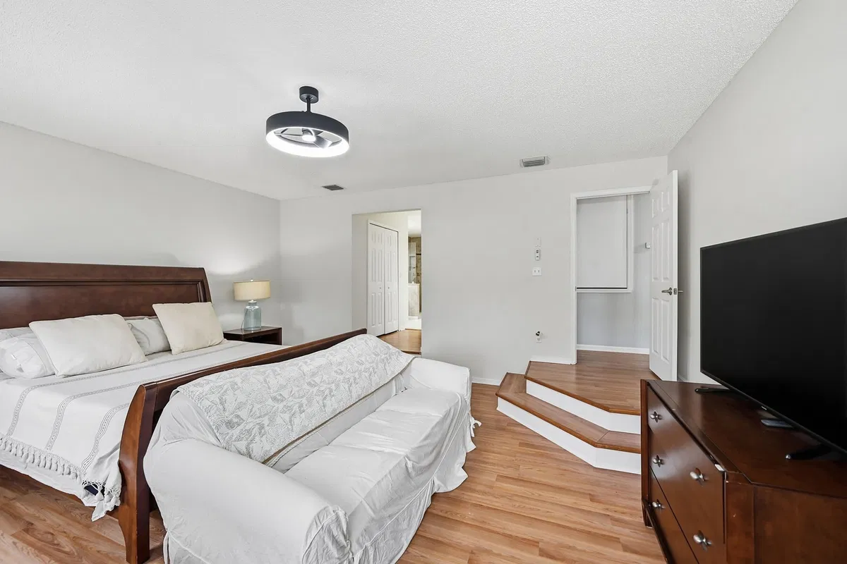Residence photo 25