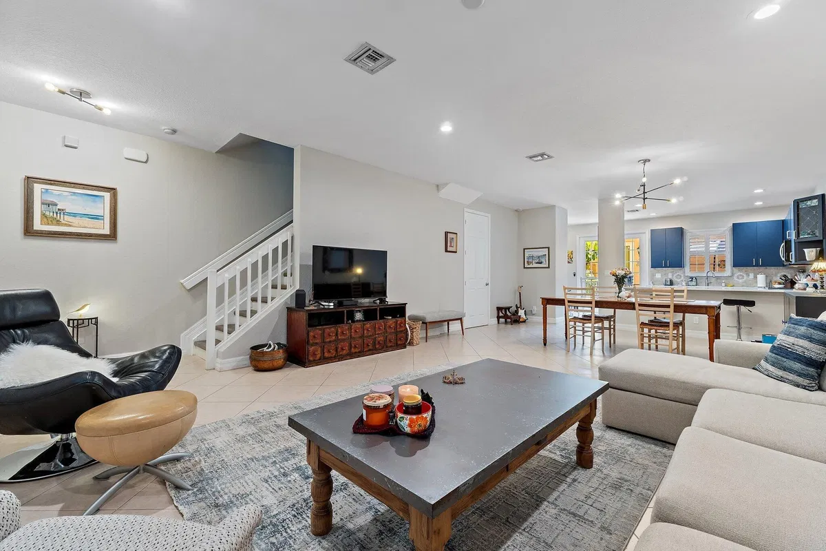 Canterbury Place Residence photo 10