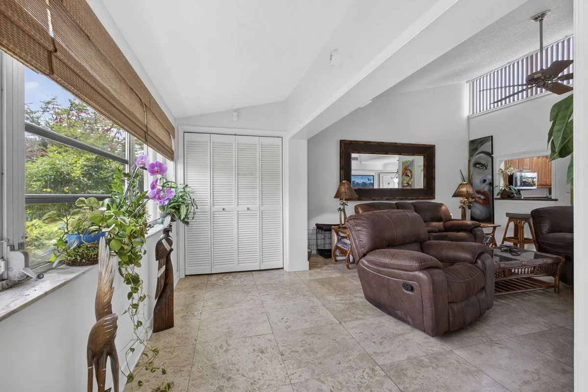 Unit 110 photo 19