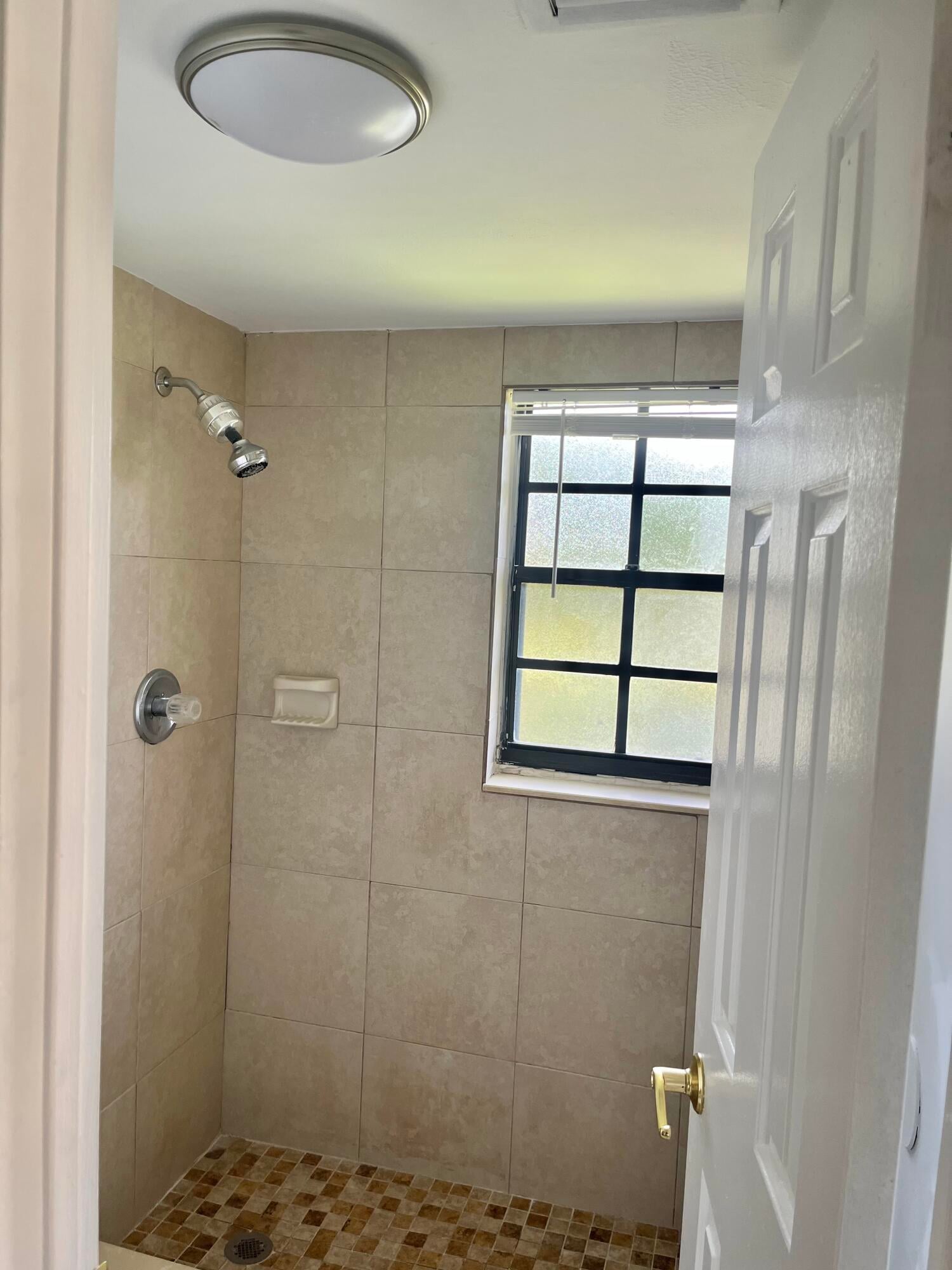 Unit 4243 photo 10