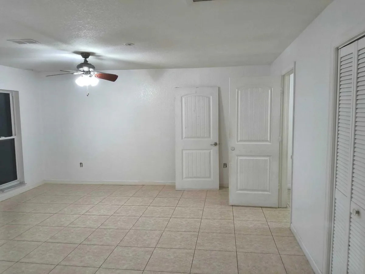 Residence photo 19