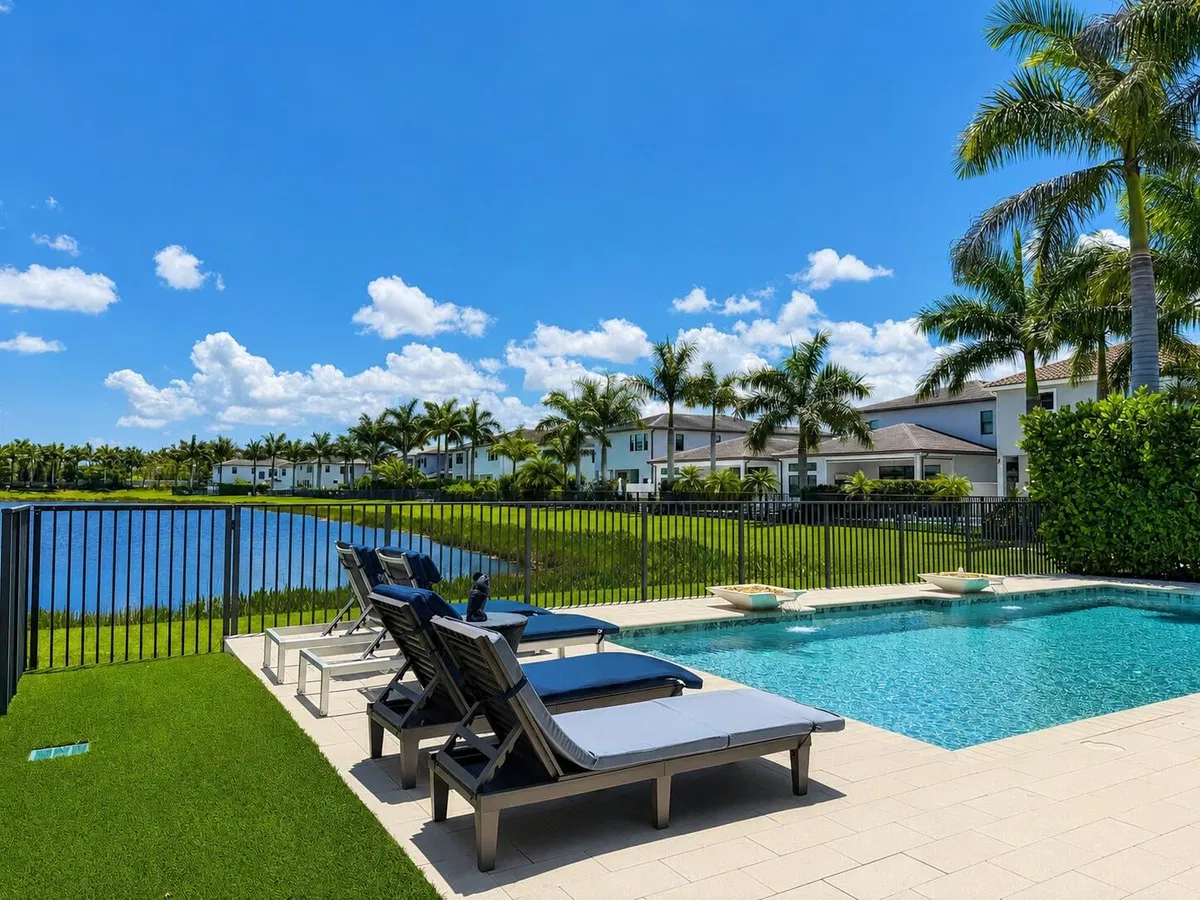 Boca Bridges Residence photo 4