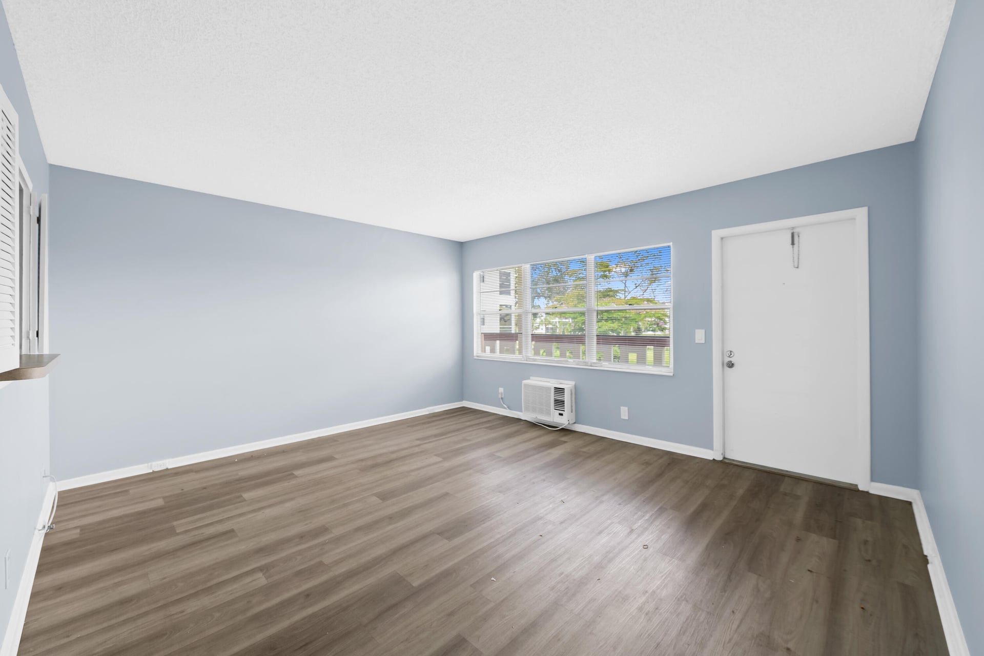 Unit 148 photo 7