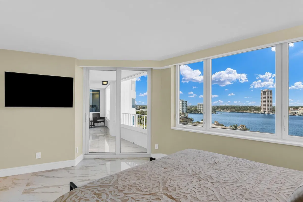 550 S Ocean Boca Unit 1009 photo 19