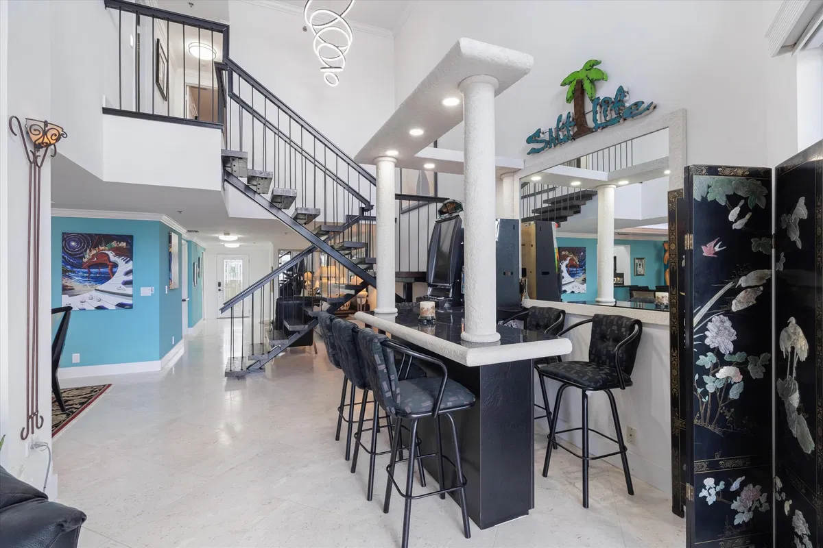 Unit 211 photo 16