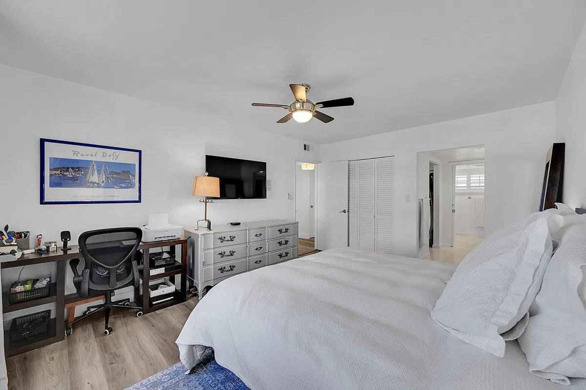 Unit D302 photo 22
