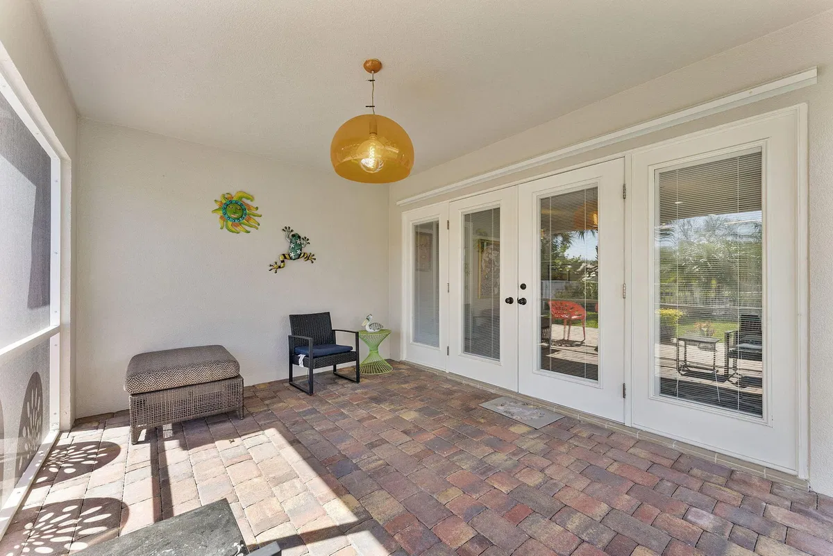 Residence photo 19