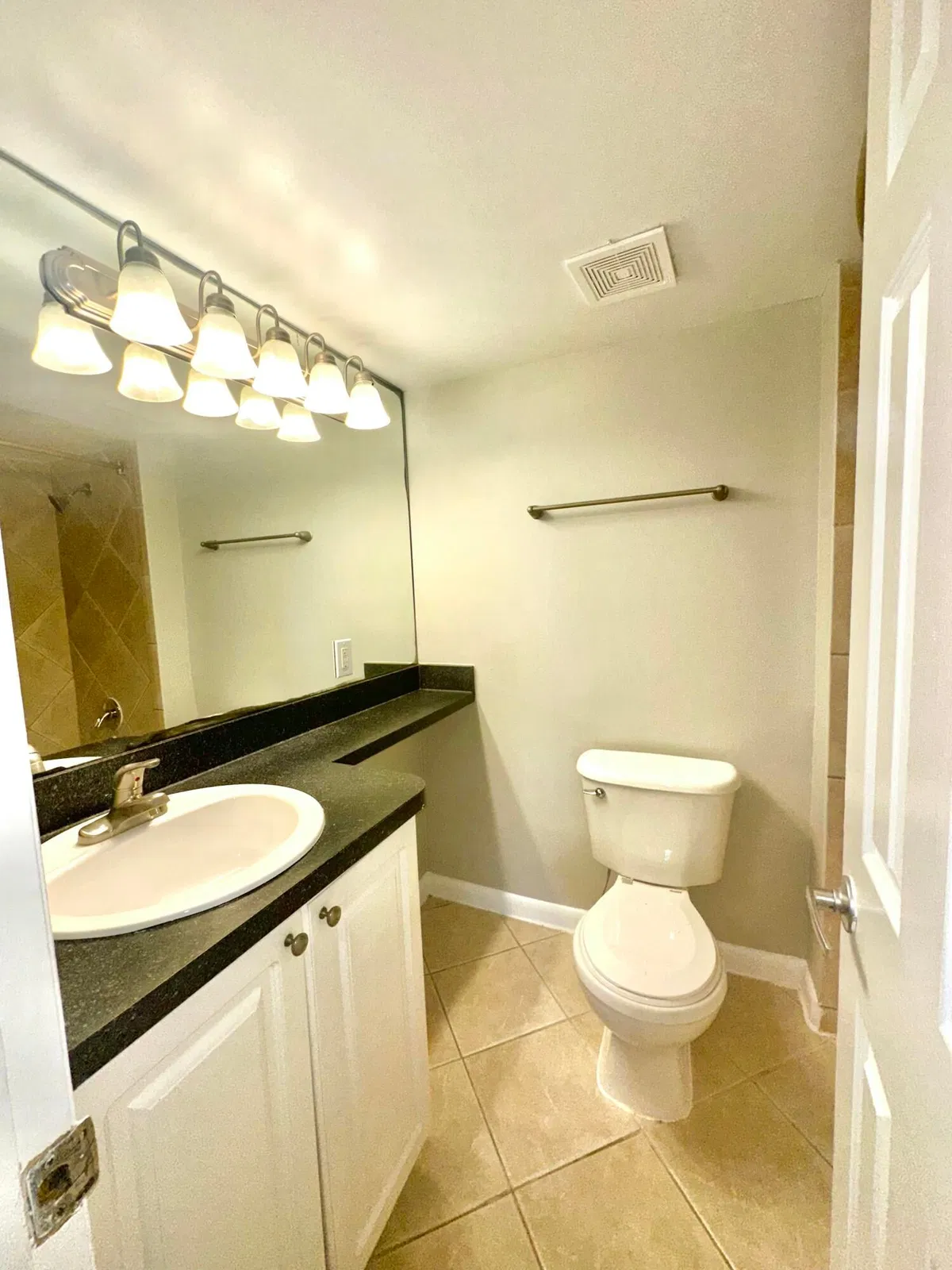 Unit C1 photo 19