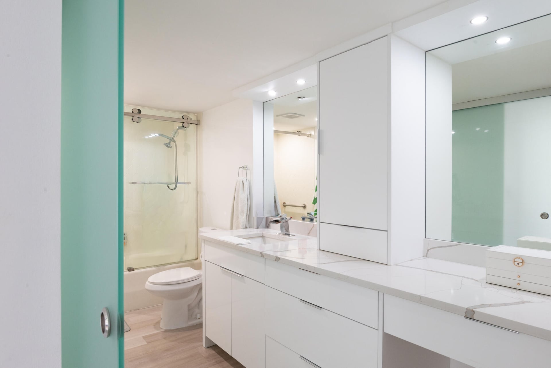 Presidential Estates Unit 1401 photo 19