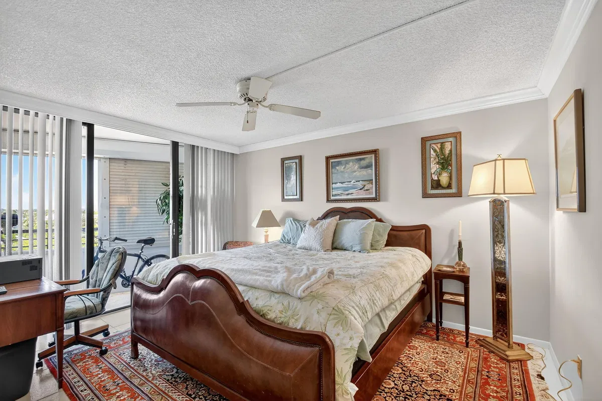 Unit 608 photo 25