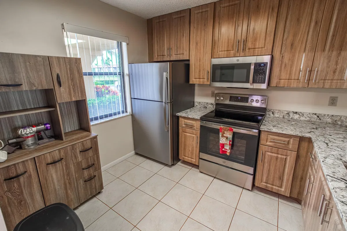 Unit 104 photo 13