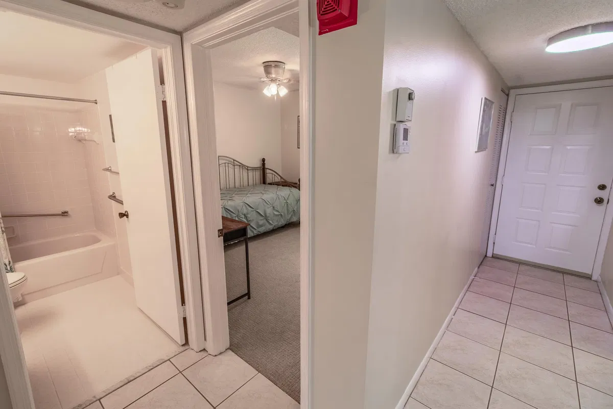 Unit 104 photo 19