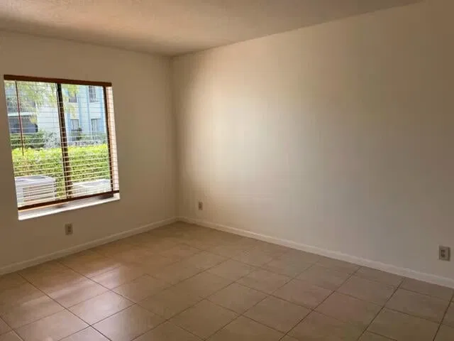 Unit C1 photo 7