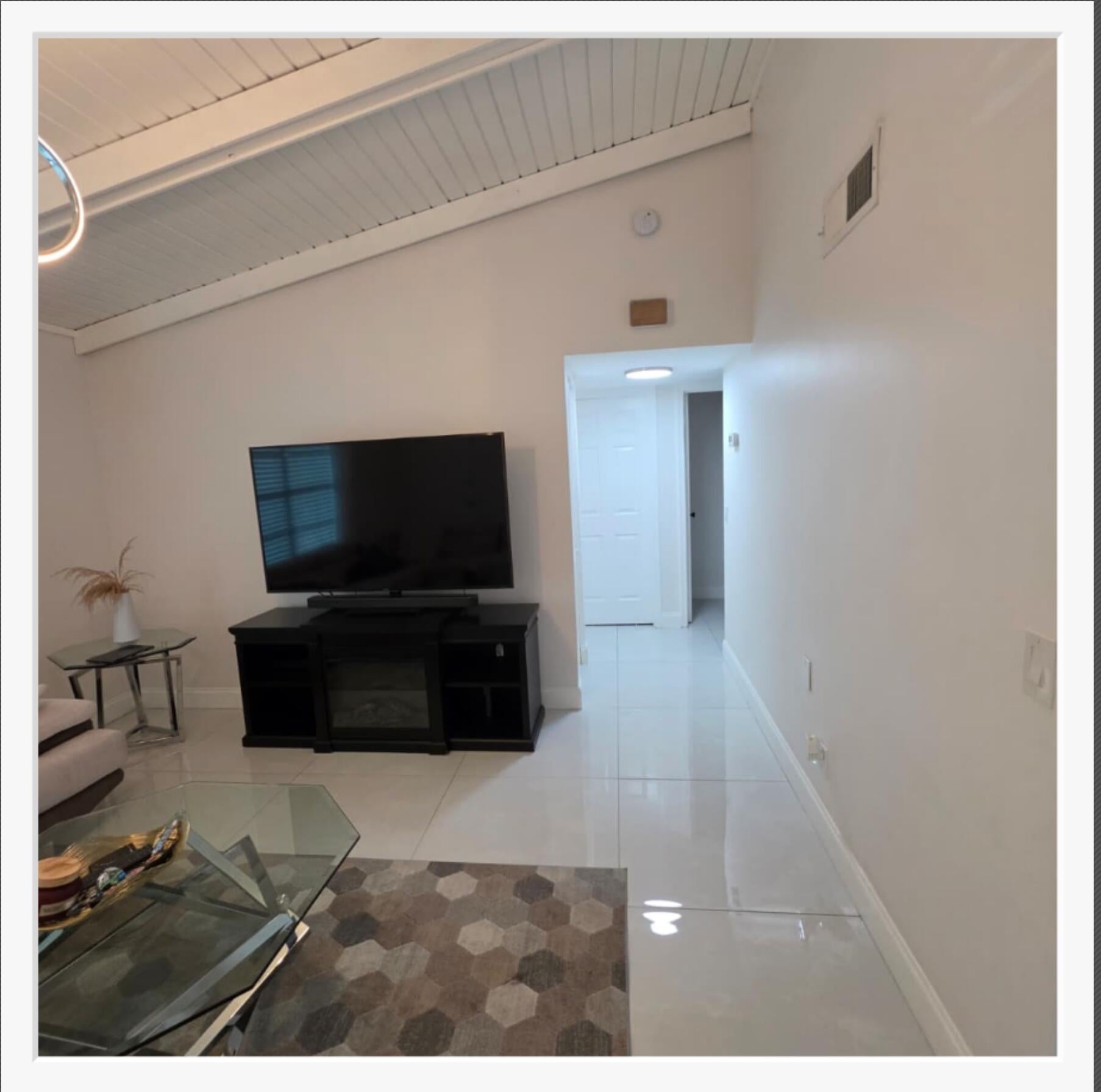 Unit Apt 10 photo 4