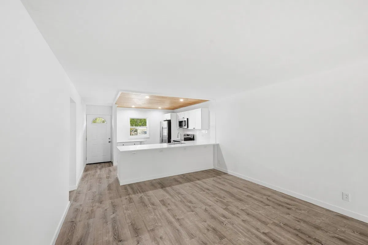 Unit 112 photo 7