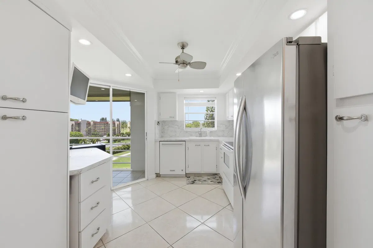 Unit 603 photo 10
